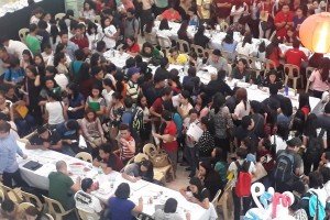 Hundreds troop to Kalayaan job fair in Bacolod